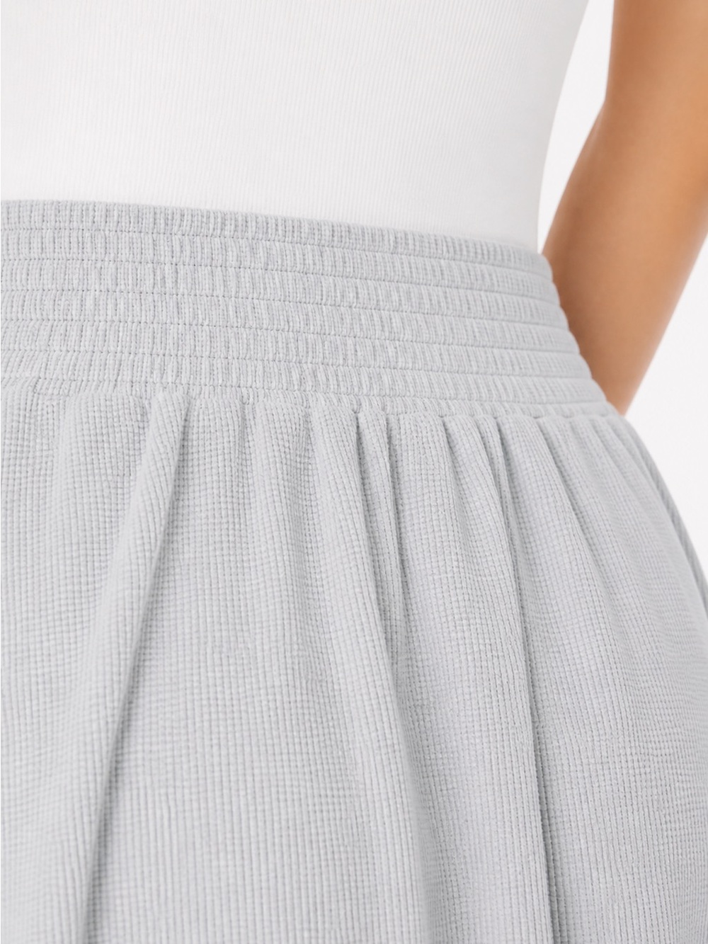 Halara High-Waisted Pleated Flowy Maxi
Skirt (Waffle Texture) as XS women’s - Picture 3 of 7